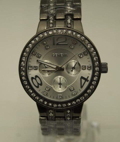 Dámske hodinky Diamond s vykladaným náramkom - čierne